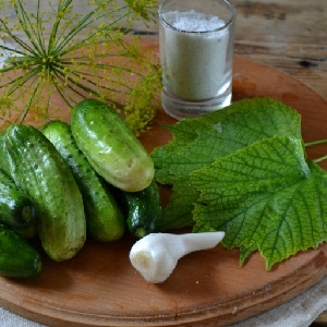 Comment préparer correctement les concombres marinés sans stérilisation pour l'hiver