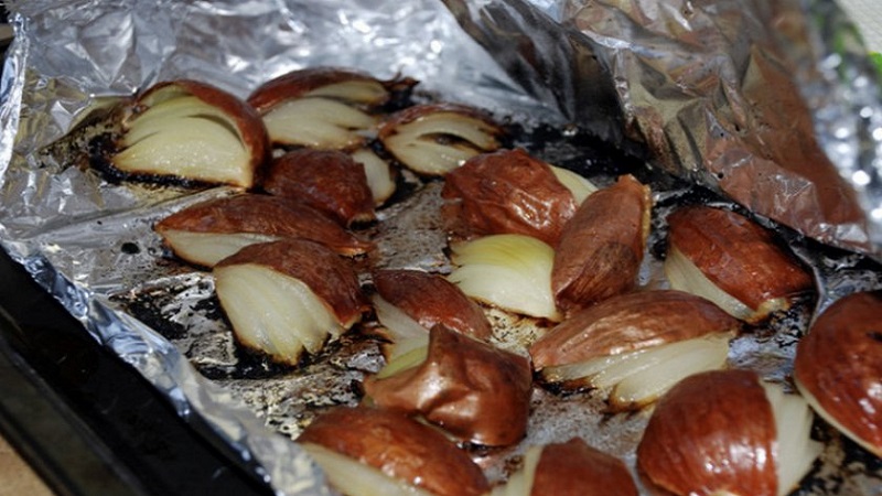 Comment faire cuire des oignons cuits au four pour extraire le pus et l'utiliser correctement