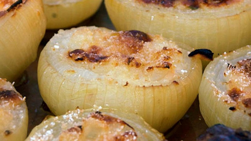 Comment faire cuire des oignons cuits au four pour extraire le pus et l'utiliser correctement