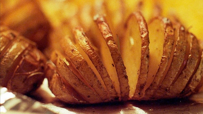 Comment l'allergie aux pommes de terre se manifeste-t-elle chez les enfants et les adultes