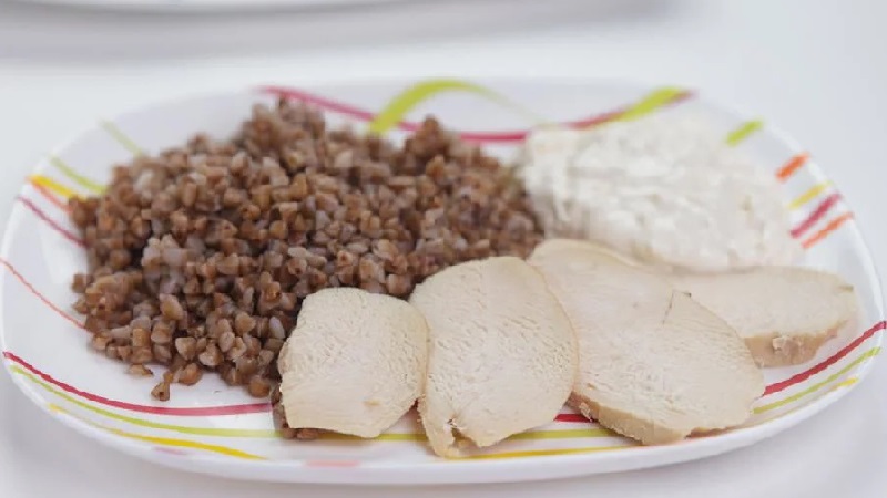 Une alimentation savoureuse et efficace sur le sarrasin et le poulet: perdre du poids sans nuire à la santé