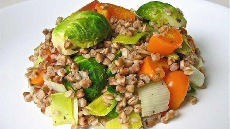 Les meilleures combinaisons pour perdre du poids: ce que vous pouvez manger du sarrasin avec un régime et quels plats diététiques en faire cuire