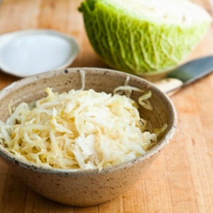 Temps de cuisson pour une délicieuse collation: combien de chou fermente à température ambiante et comment déterminer l'état de préparation