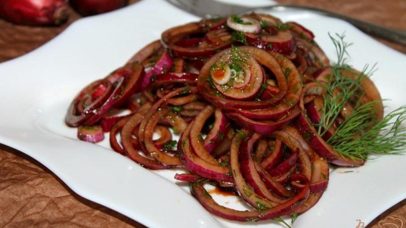 Que se passe-t-il si vous faites frire l'oignon rouge au lieu du blanc et est-il possible de le faire