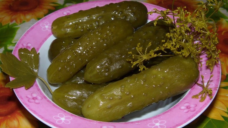 Faire des préparations croustillantes pour l'hiver: comment saler correctement les concombres, les meilleures recettes