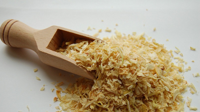 Comment préparer les oignons séchés de différentes manières et où les utiliser