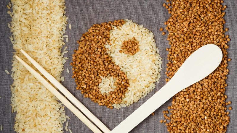 Teneur en calories du riz et du sarrasin: ce qui est plus sain et plus approprié pour perdre du poids