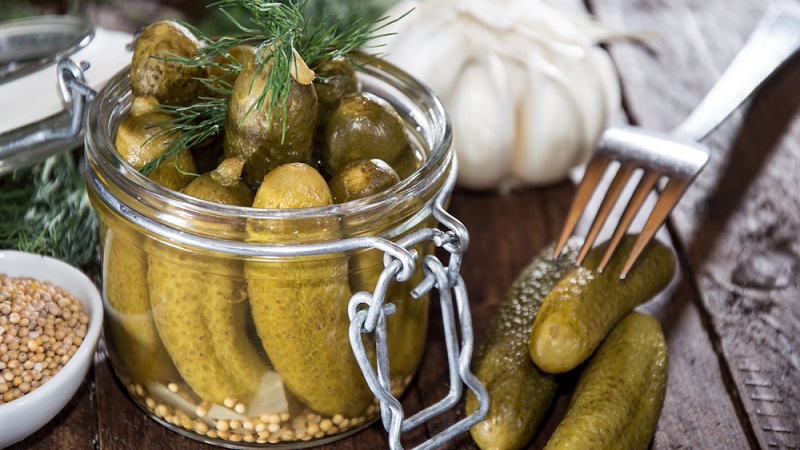 Les meilleures recettes pour cuire des concombres à la moutarde pour l'hiver dans des bocaux à froid