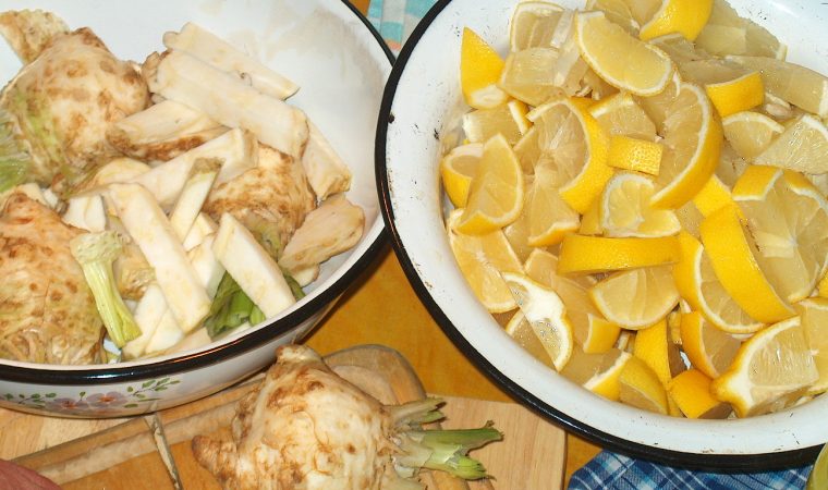 Propriétés utiles d'un mélange médicinal à base de miel, de citron et de céleri-rave