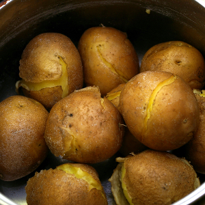 Les avantages et les inconvénients des pommes de terre en veste