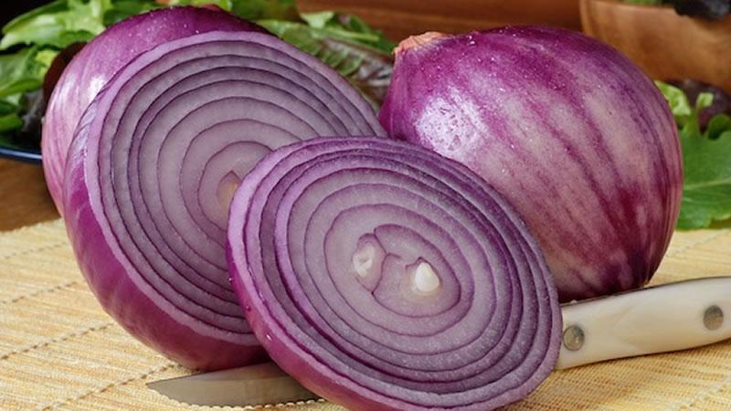 Les avantages et les inconvénients des oignons rouges pour le corps humain