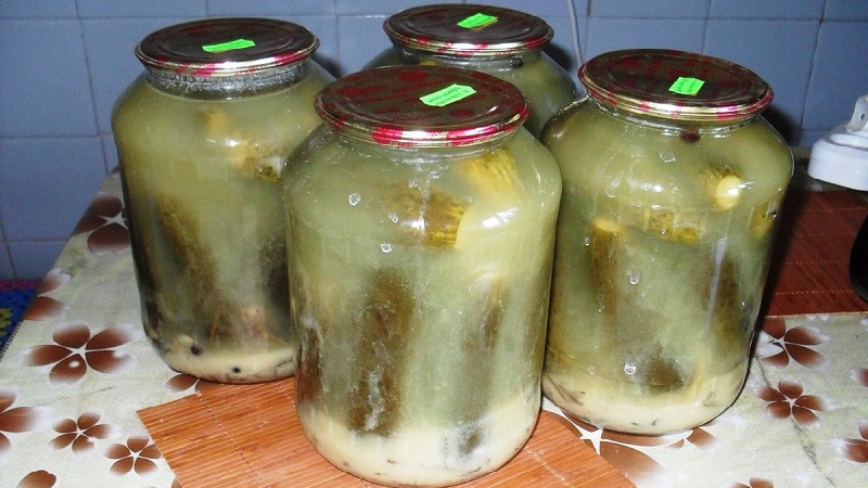 La recette la plus délicieuse pour l'hiver: concombres marinés à la moutarde dans un pot