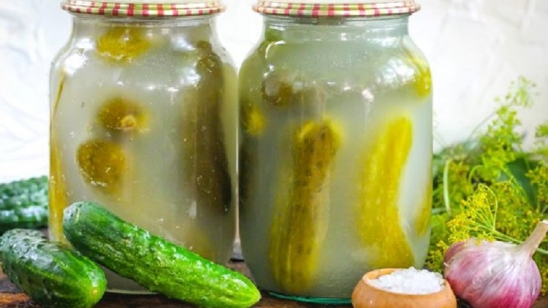 La recette la plus délicieuse pour l'hiver: concombres marinés à la moutarde dans un pot