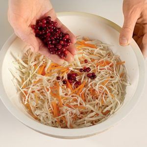 Nous préparons une délicieuse choucroute aux canneberges à la maison