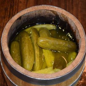 Instructions étape par étape à faire soi-même pour saler les concombres dans un baril