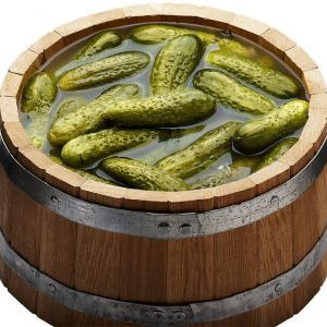 Instructions étape par étape à faire soi-même pour saler les concombres dans un baril