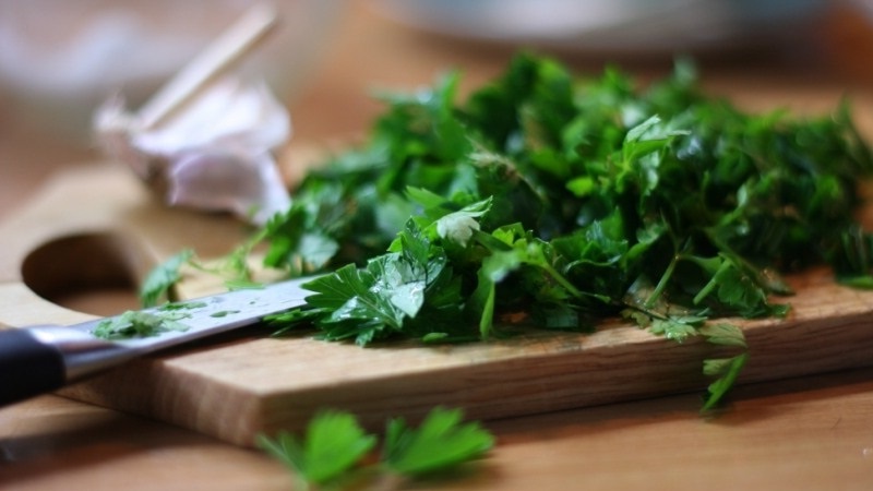 Comment prendre du persil pour perdre du poids: les meilleures recettes pour brûler les graisses