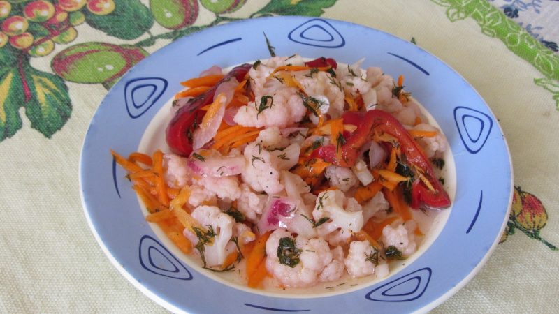 Comment préparer le chou-fleur coréen pour l'hiver: une recette classique et ses variations