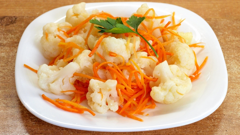 Comment préparer le chou-fleur coréen pour l'hiver: une recette classique et ses variations