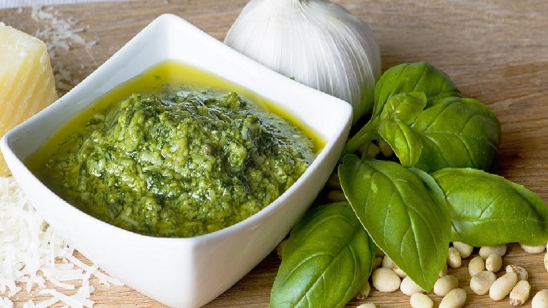 Comment bien préparer le basilic pour l'hiver à la maison de différentes manières