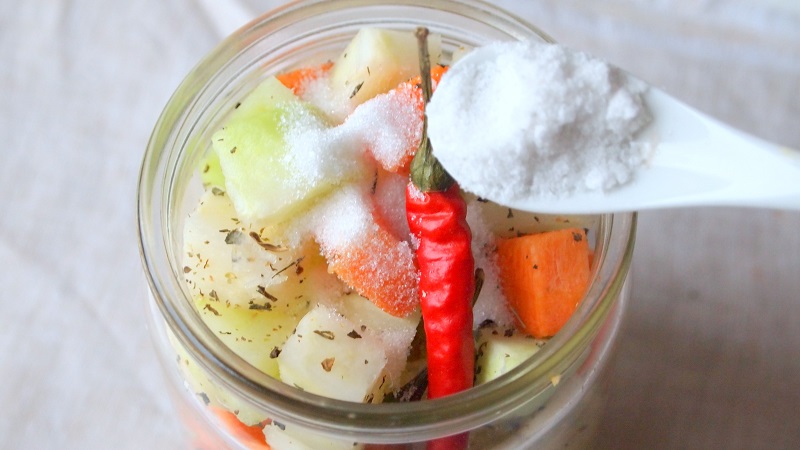 Délicieuses préparations à faire soi-même: recettes pour cuisiner le chou-rave pour l'hiver