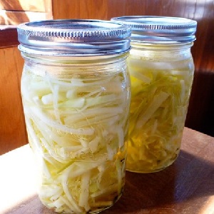 Délicieuses préparations à faire soi-même: recettes pour cuisiner le chou-rave pour l'hiver