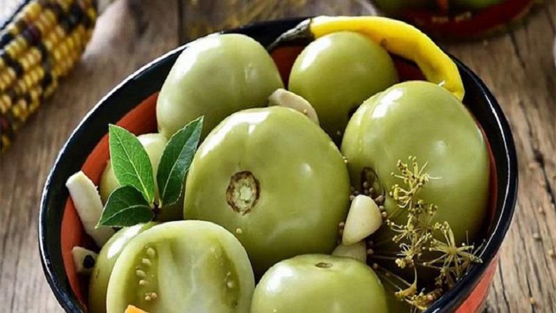 Comment faire des tomates vertes en tonneau à la maison: meilleures recettes et conseils de cuisine