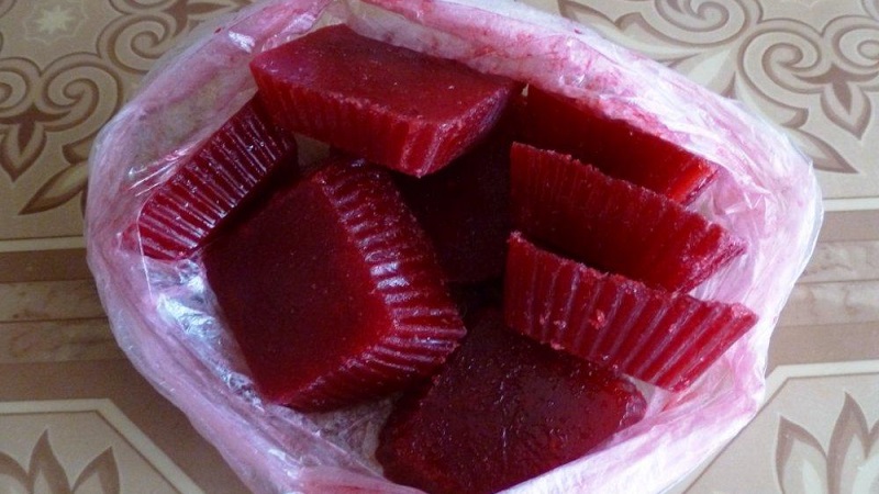 Comment congeler le chèvrefeuille pour l'hiver sous forme de jus, de purée ou de baies entières