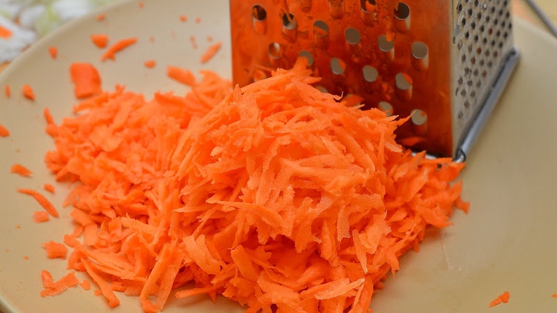 Comment utiliser correctement le jus de carotte pour un rhume: recettes et recommandations