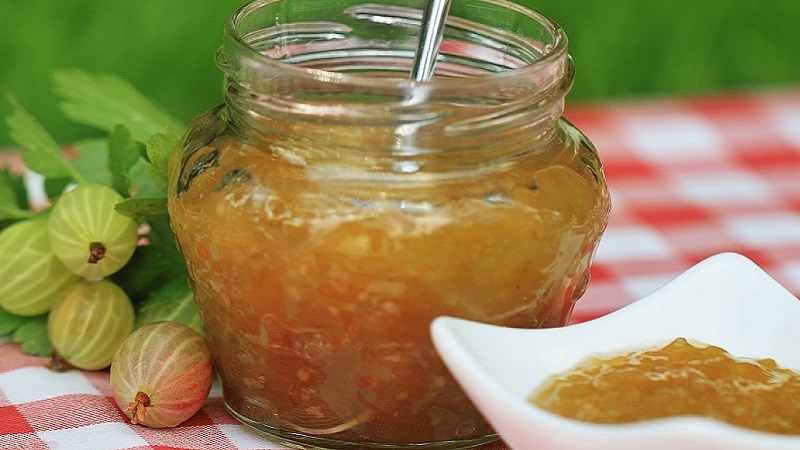 Comment bien congeler les groseilles à maquereau pour l'hiver au congélateur: les meilleures façons