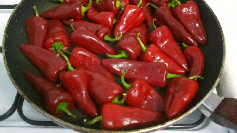 Comment préparer délicieusement le poivre Tsitsak pour l'hiver: les meilleures recettes et recommandations de ménagères expérimentées