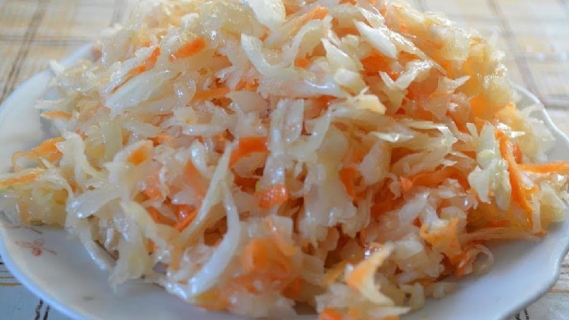 Comment préparer le chou à l'aspirine pour l'hiver dans un pot de 3 litres savoureux et simple