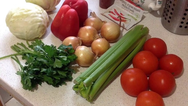 Comment préparer différents types de céleri pour l'hiver: les meilleures façons et des recettes éprouvées