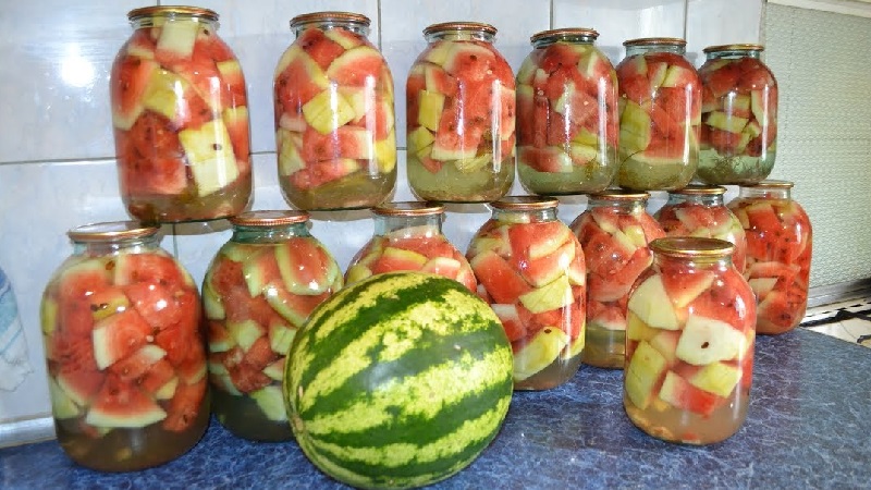 Comment préparer des pastèques salées dans des bocaux sans stérilisation