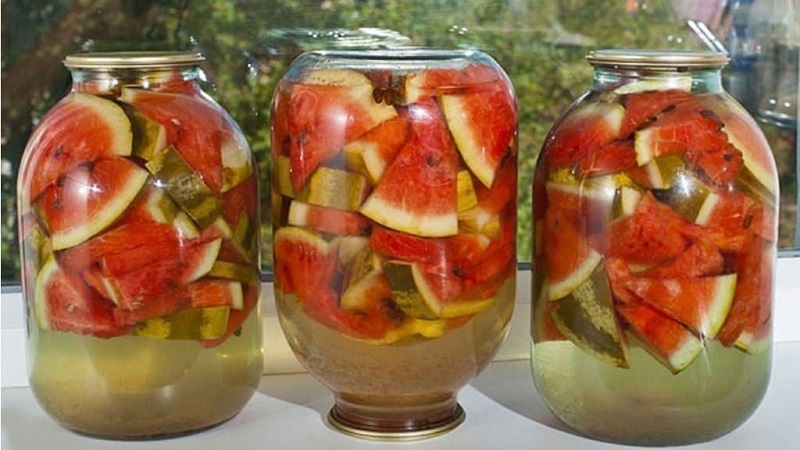 Comment préparer des pastèques salées dans des bocaux sans stérilisation