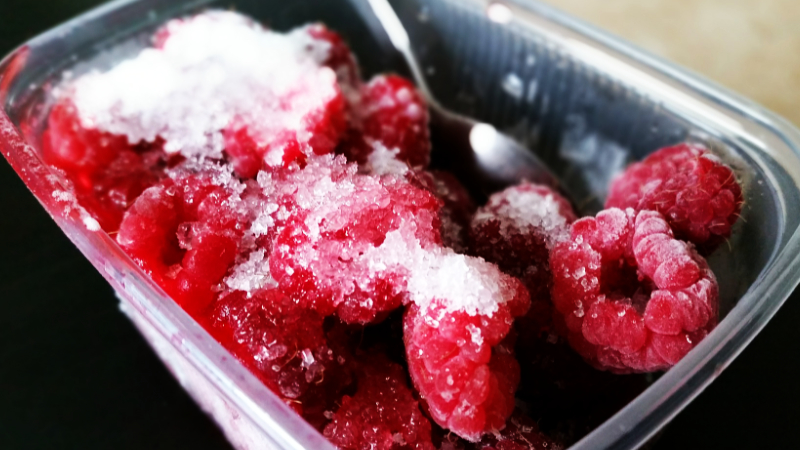 Les meilleures façons de congeler correctement les framboises pour l'hiver