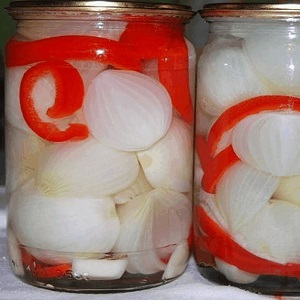 Les meilleures recettes d'oignons marinés pour l'hiver à la maison