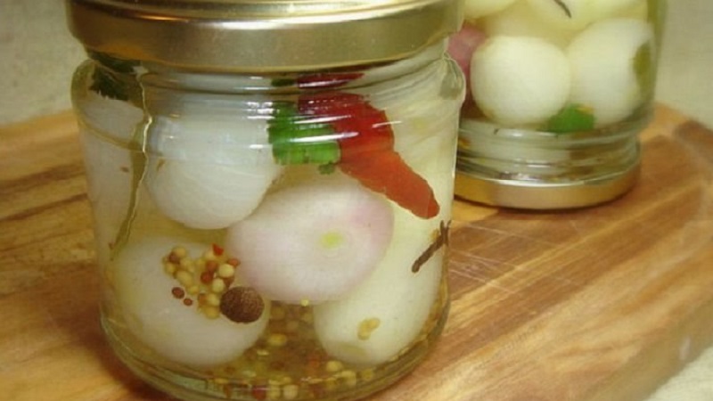 Les meilleures recettes d'oignons marinés pour l'hiver à la maison