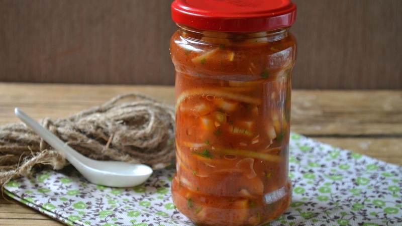 De délicieuses recettes pour l'hiver: des oignons marinés sans stérilisation
