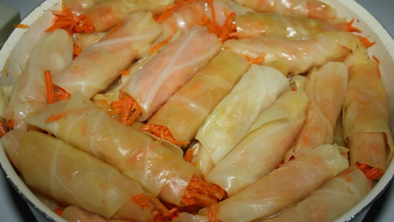 Instructions étape par étape sur la façon de mariner correctement le chou avec des piments forts: variations de recette