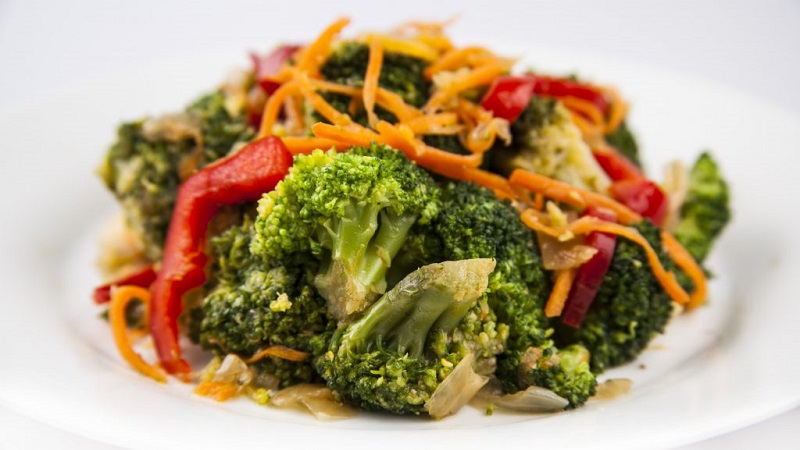 De délicieuses recettes pour faire du brocoli mariné pour l'hiver par des ménagères expérimentées