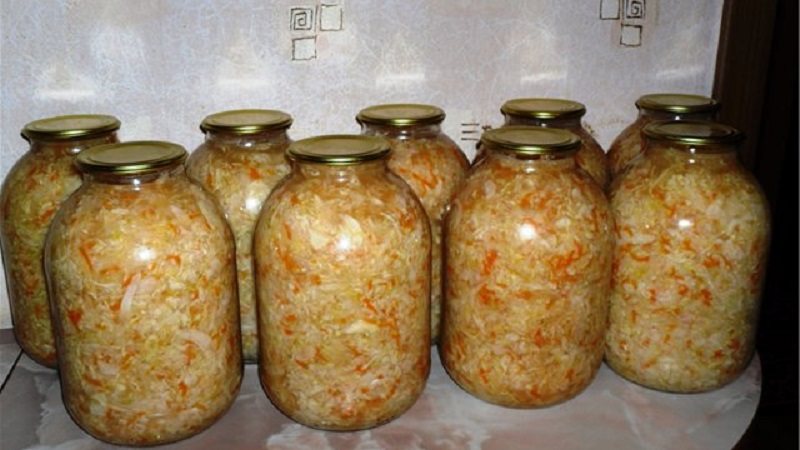 Nous préparons la choucroute sous un couvercle en fer selon les meilleures recettes