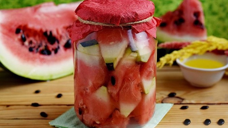 Comme c'est facile et délicieux de préparer des pastèques marinées pour l'hiver dans des bocaux sans stérilisation