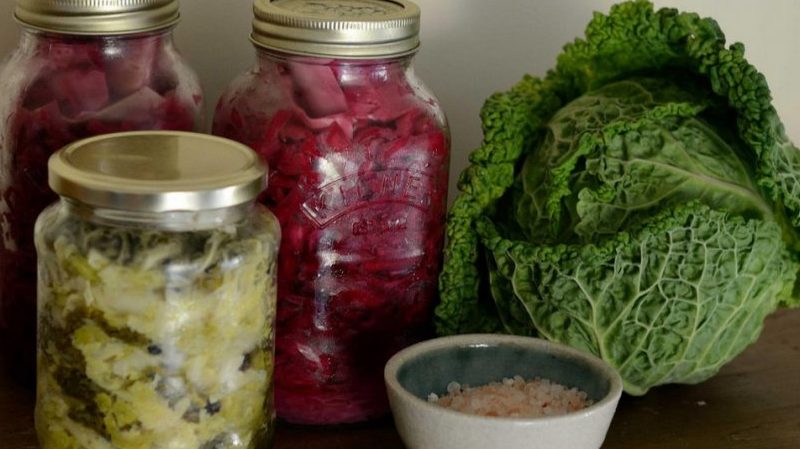 Est-il possible de faire fermenter le chou de Savoie pour l'hiver, comment le faire et quels ingrédients utiliser