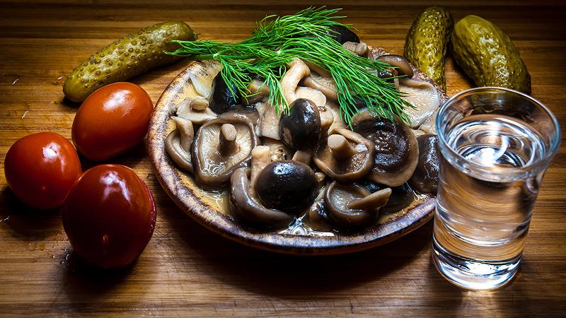 Recette pour une délicieuse collation hivernale: concombres marinés croustillants à la vodka