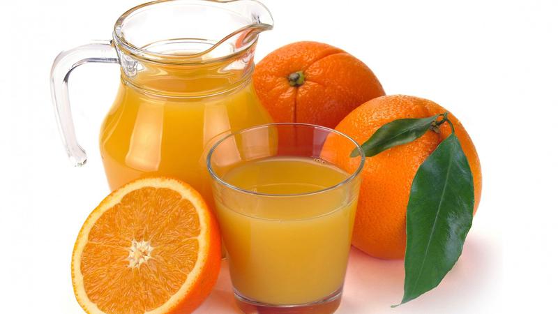 Puis-je boire du jus d'orange à jeun: les avantages et les inconvénients des agrumes fraîchement pressés