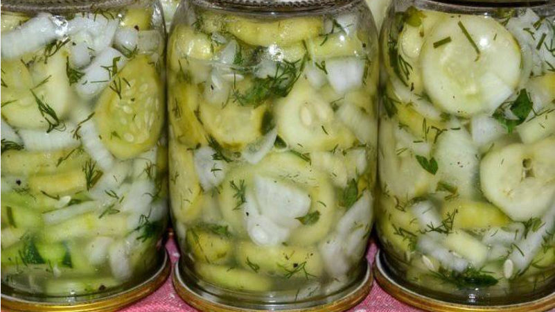 Comment faire cuire les concombres Nizhyn pour l'hiver: recettes de salades selon GOST et autres options de cuisson