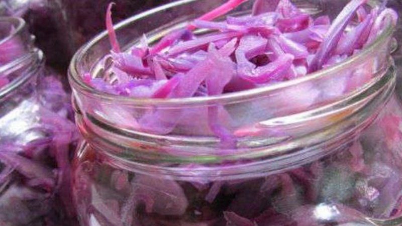 Une sélection de recettes très savoureuses de chou rouge pour l'hiver en pot