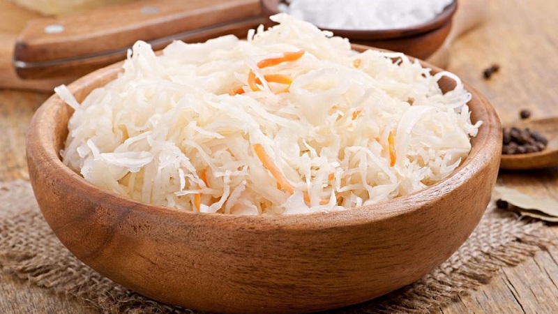 Chou salé dans des bocaux à froid pour l'hiver: recettes et recommandations pour le stockage