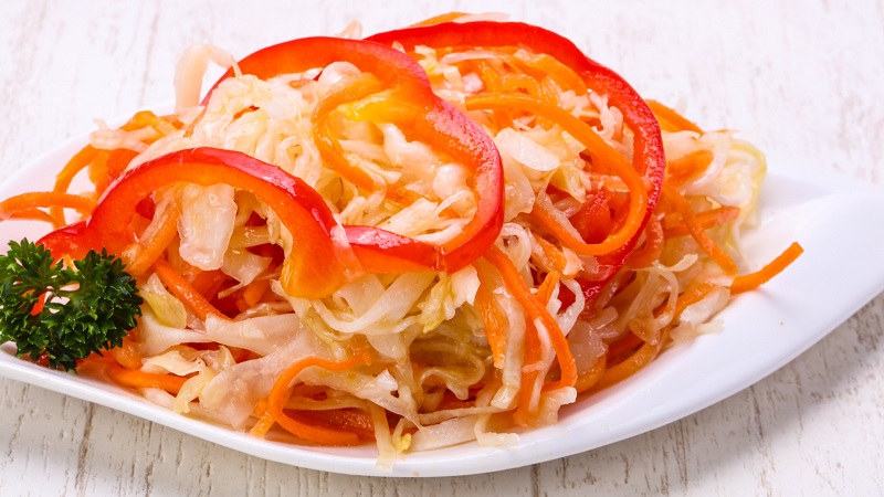 Chou salé dans des bocaux à froid pour l'hiver: recettes et recommandations pour le stockage